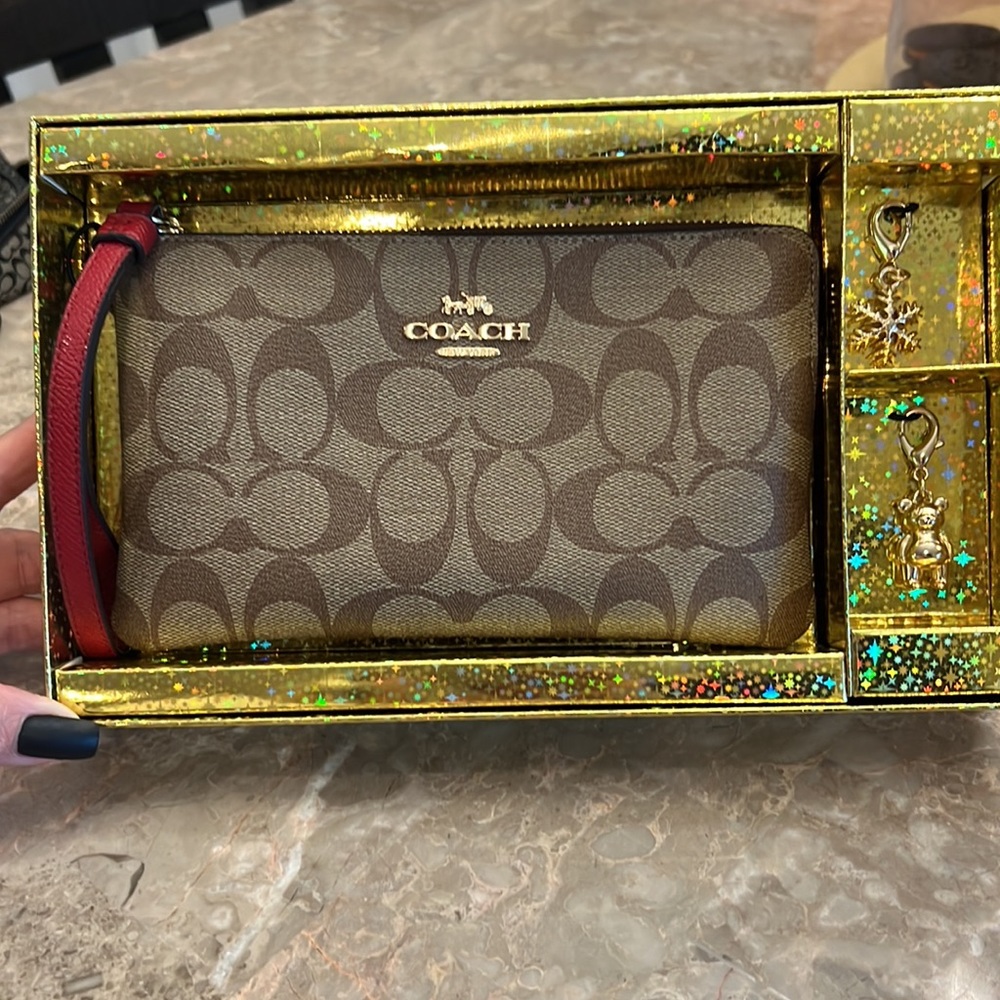Coach Corner Zip Wristlet boxed set Brand new. Trending Tik Tok purse charms